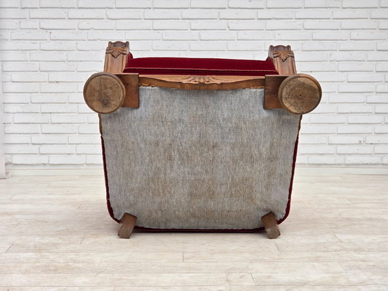 Image 1 of Deense relaxfauteuil uit de jaren 50, bekleed met velours en gesneden eikenhout.