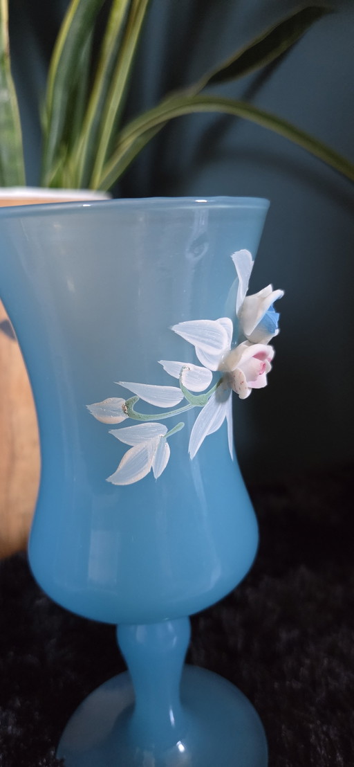 Mouth-blown opaline glass vase – vazen (photo 2 of 5)