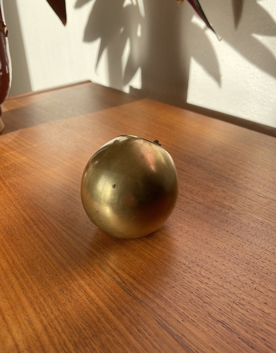 Image 1 of Vintage Italiaanse messing appelvormige asbak