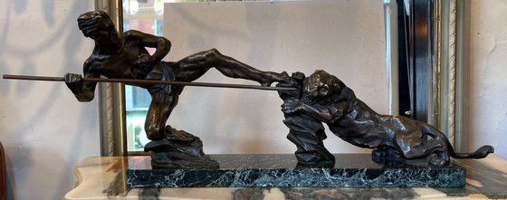Image 1 of Bronzeskulptur „Mann mit Panther“ – P. Berjean (Art-Deco-Stil)