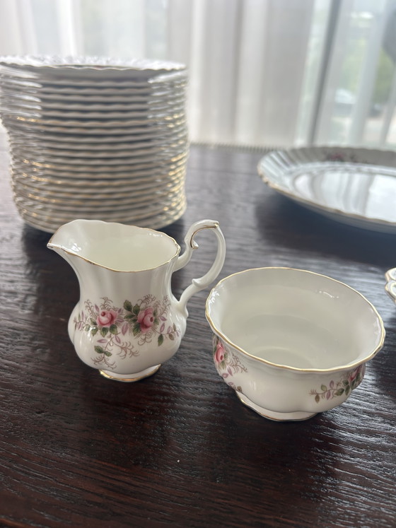 Royal Albert Lavender Rose Gebakservies – Porcelain (photo 4 of 5)