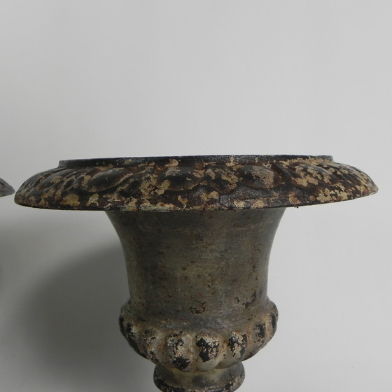 Image 1 of Lote de 2 jarrones de jardín Medicis de hierro fundido