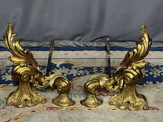 Massiver, vergoldeter Holzständer aus Bronze. – Dekorative Objekte (photo 3 of 6)