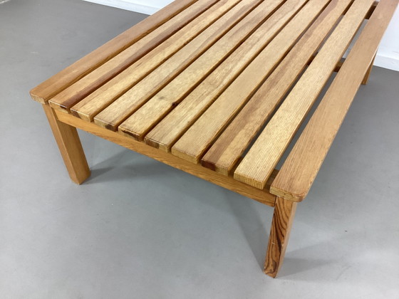 Tavolino da caffè vintage scandinavo a doghe in pino degli anni Settanta – Tavolini da caffè, Legno (photo 10 of 10)