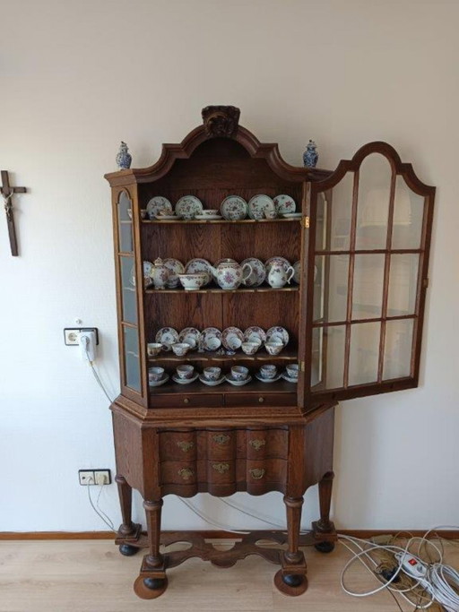Armario de pared antiguo, vitrina, con cajones y mucho cristal