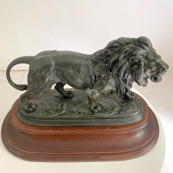 Image 1 of Scultura in bronzo di un leone che cammina, di Édouard Paul DELABRIERRE (1829-1912)