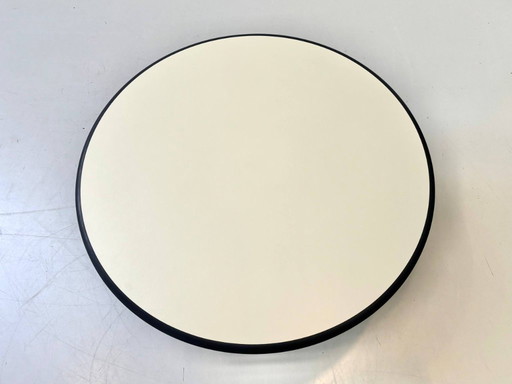 Mesa redonda de Gerd Lange para Thonet, década de 1980.