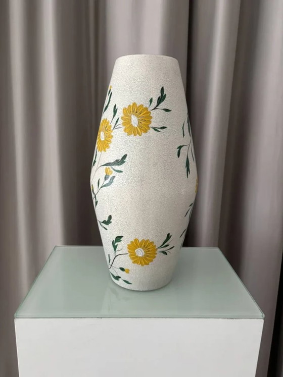 Grand vase à marguerites peint à la main – west Germany, Ceramic (photo 4 of 9)