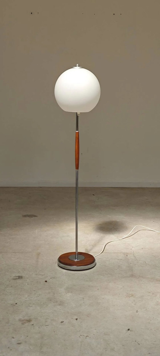 Modernist floor lamp in teak, chrome metal, opaline, Czechoslovakia 60s – Floor lights, Scandinavian (photo 6 of 23)