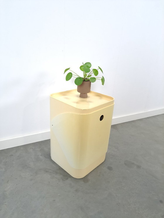 Image 1 of Cestino portaoggetti in plastica di design, portabiancheria Kartell, Anna Castelli Italia