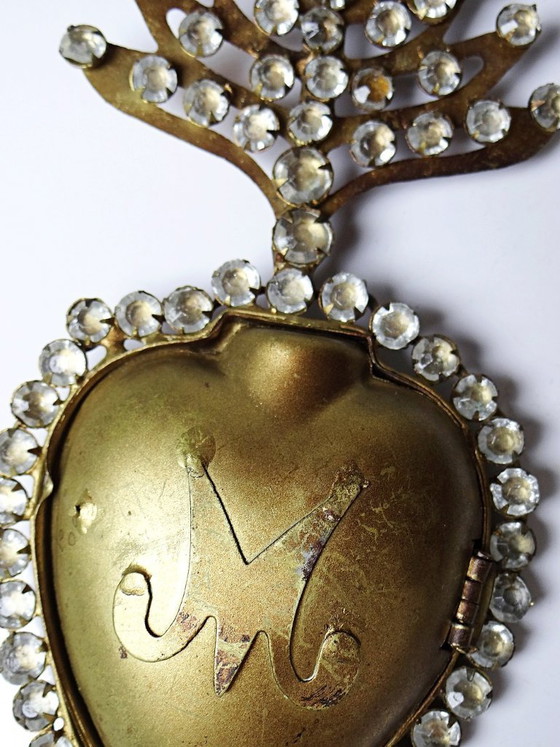 Image 1 of Ex voto antico, cuore fiammeggiante di Maria di Pomponne, tempestato di strass, XIX-XX secolo.