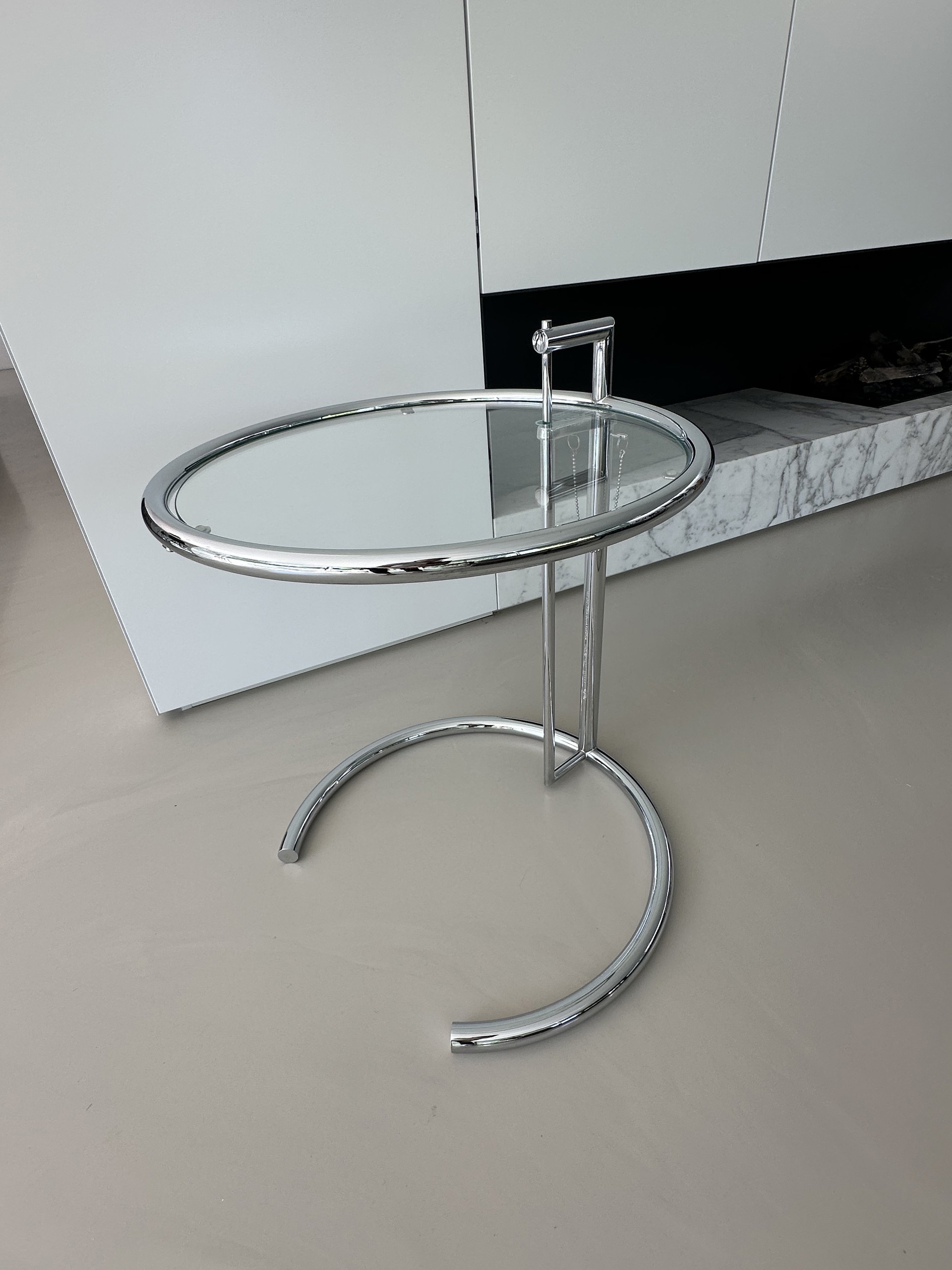 ClassiCon adjustable table E1027 Eileen Gray | €600 | Whoppah