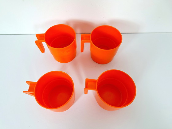 Image 1 of Lot de 4 gobelets vintage en plastique orange, style rétro pour pique-niques et camping, gobelets d'extérieur durables, styl