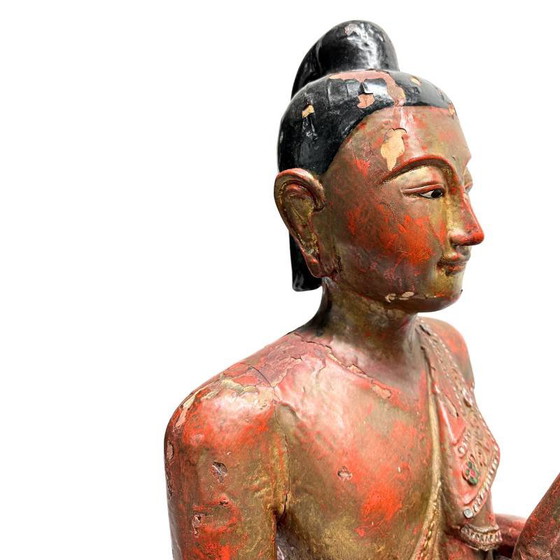 Burmese wooden temple statue of a monk with lacquer and gold leaf – Sculpture, Glass (photo 19 of 19)