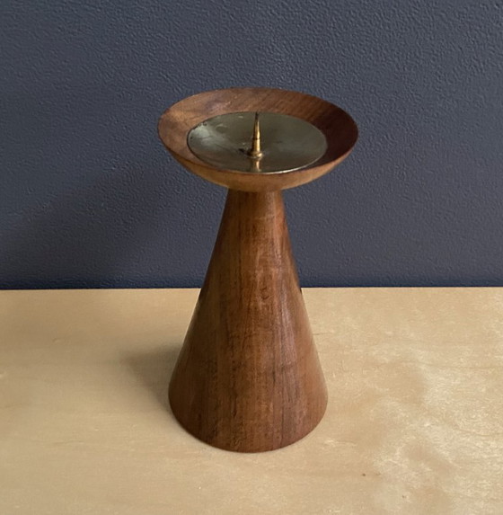Image 1 of Kandelaar van teakhout en messing, jaren 70.