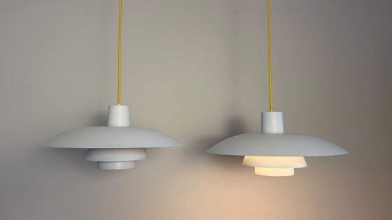 Set van 2 vintage PH4 hanglampen, Louis Poulsen, Metaal, Wit (foto 2 van 11)