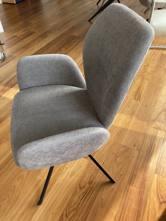 Image 1 of 4 X OS Stühle Modell Hera, Spin Bein 360gr.drehbar retum Funktion Stoff fein gewebt hellgrau.Basis schwarz.