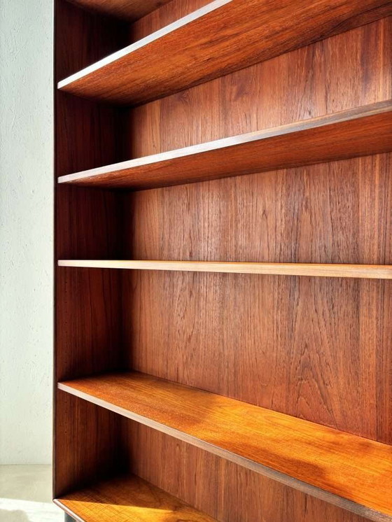 Image 1 of Libreria scandinava vintage in mogano completamente ristrutturata