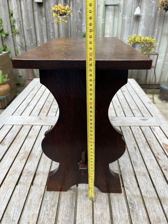 Image 1 of Table d'appoint de l'école d'Amsterdam | Chêne massif | 1920-1940 | Unique Craftsmanship