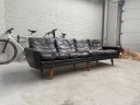 Divano vintage a quattro posti in pelle nera di Georg Thams.