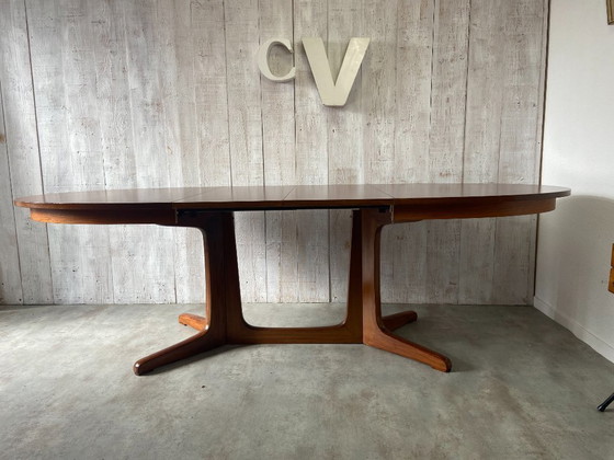 Image 1 of Extendable oval table 240cm (160cm)x 100cm