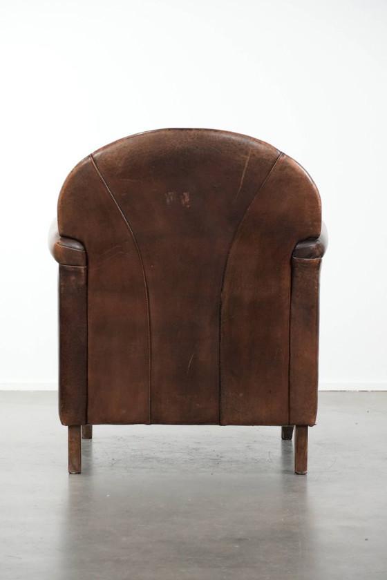 Image 1 of Fauteuil vintage en peau de mouton avec du caractère