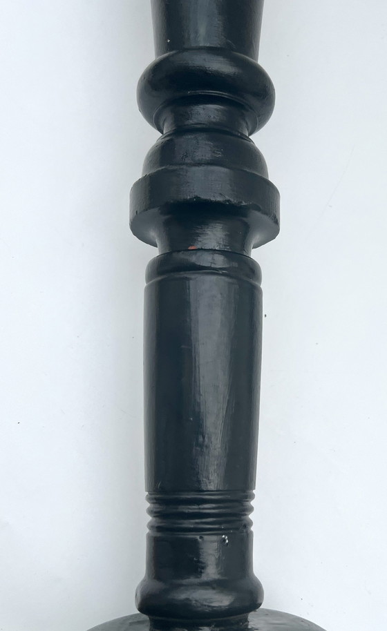 Image 1 of Gran candelabro/lámpara de pie antigua de madera, pintada de negro, aprox. 70 cm.