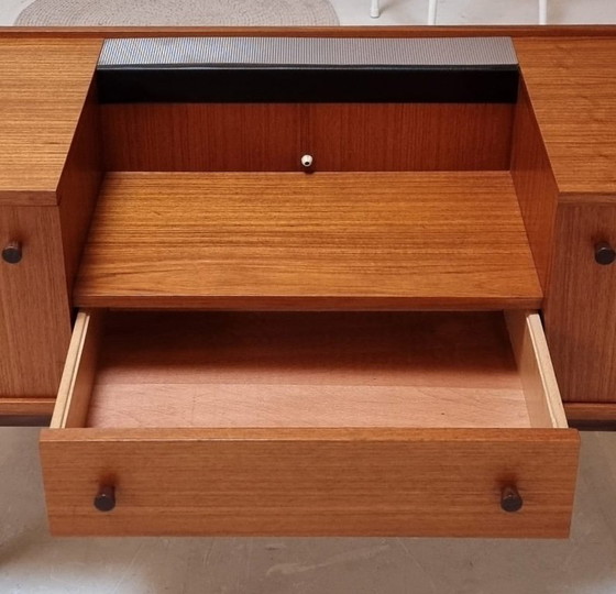 Image 1 of Aparador de mediados de siglo