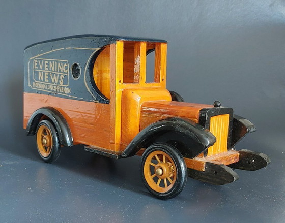 Image 1 of Voitures et camions en bois fabriqués et peints à la main