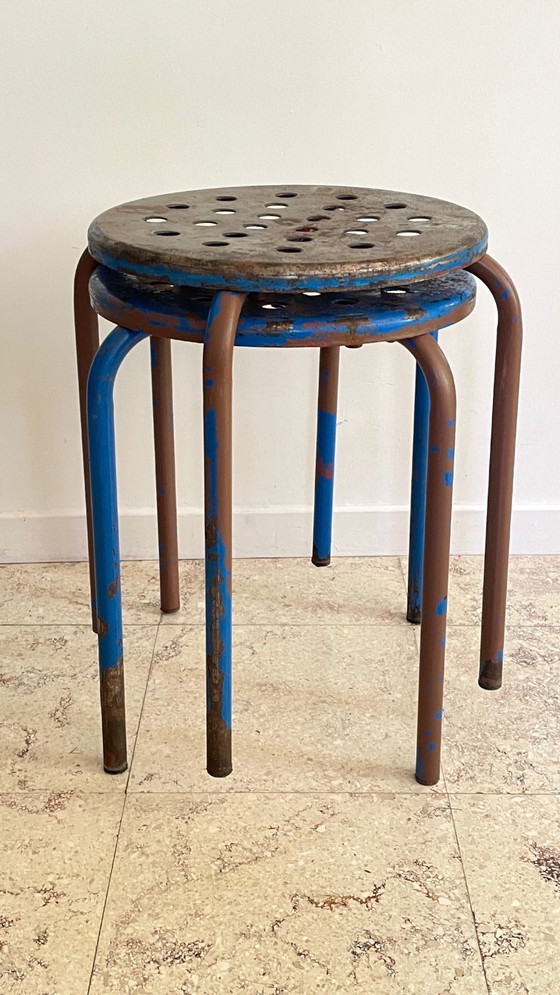 Image 1 of Paar industriële stalen PATINE TABOURETS Blauw & Chocolade VINTAGE