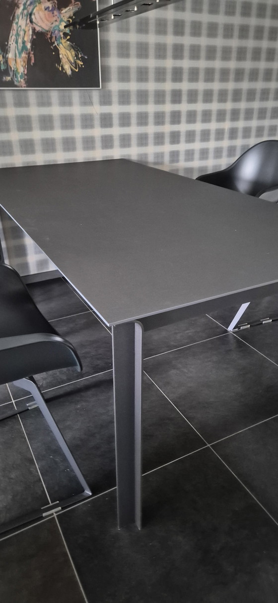 Montel Table with 4 Eames Bucket Chairs – Dining set, Metal (photo 10 of 15)