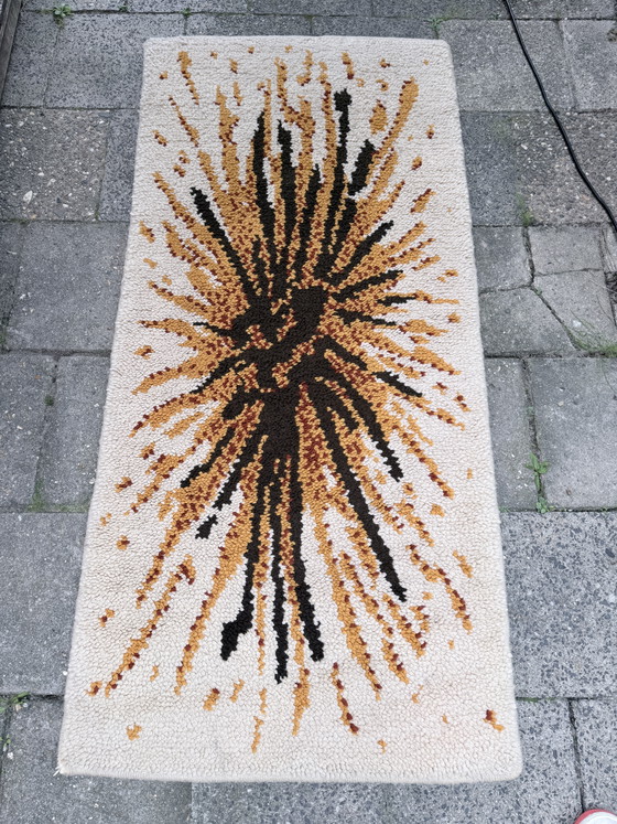 Tappeto Vintage Anni '70 Grafico Raggi di Sole – Ocra, Nero & Crema – Oggetti decorativi, Wool (photo 5 of 12)