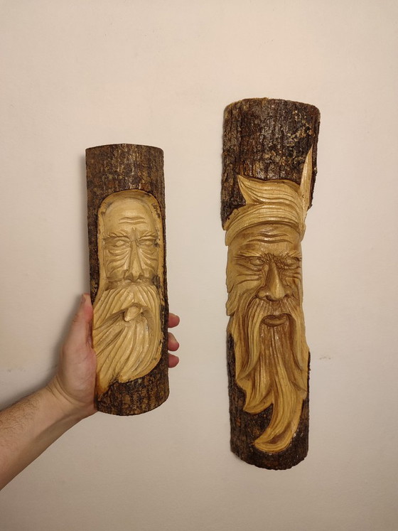 Image 1 of 4 handgefertigte Figuren aus Holzstämmen