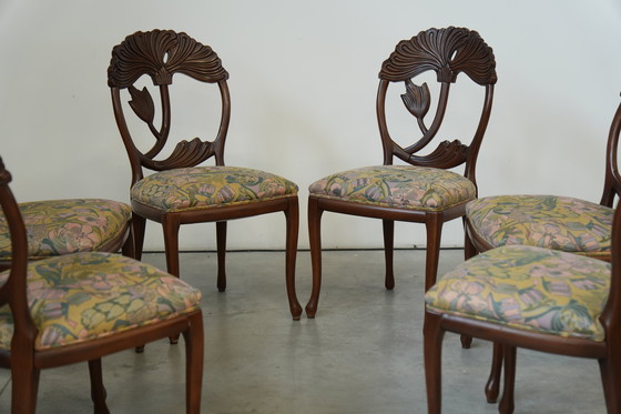 Image 1 of Set van 6 handgesneden Art Nouveau Revival eetkamerstoelen met bloemenzittingen