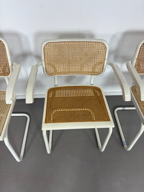 Set aus 4 weißen Cesca Sessel mit Armlehne Marcel Breuer, Metall, Rattan, Beige, Vintage (Foto 5 von 8)