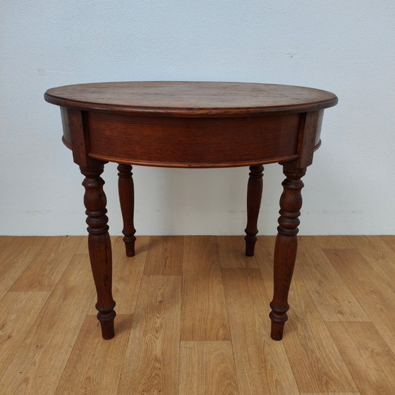 Image 1 of Tavolo rotondo vintage antico con sedie, zona pranzo