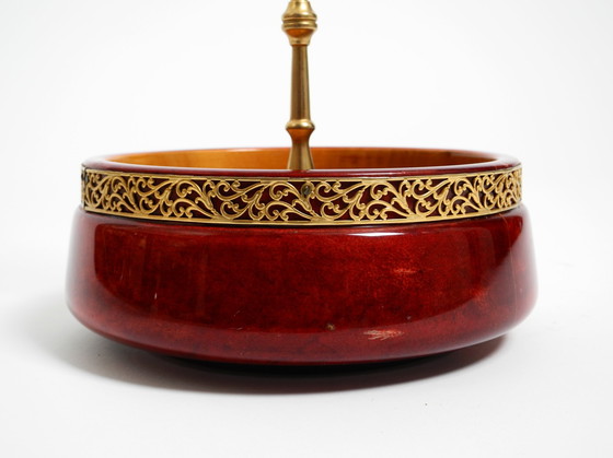 Image 1 of Schöne Nussschale von Aldo Tura aus rotem Ziegenleder und Messing aus den 1960er Jahren - Made in Italy