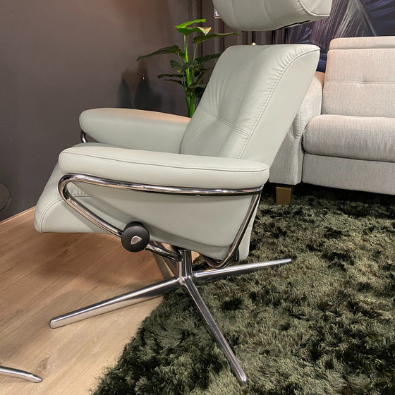 Image 1 of Poltrona relax Stressless Berlin con poggiapiedi M