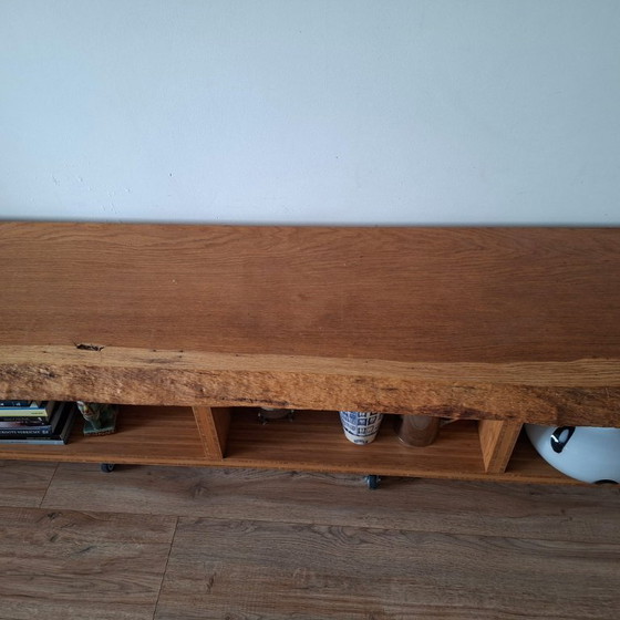 Image 1 of Un bellissimo armadio in legno.