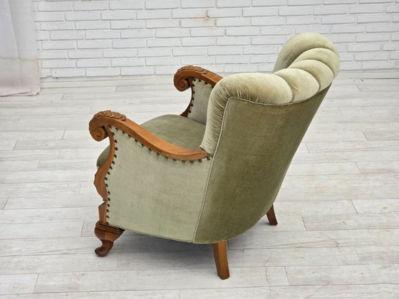 Image 1 of Fauteuil danois des années 1960, velours vert, bois de chêne sculpté.