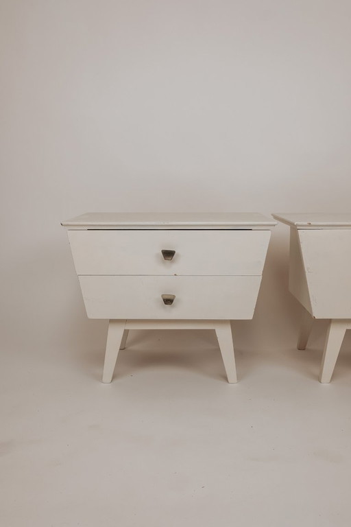 Set van 2 witgeverfde houten nachtkastjes, jaren 60