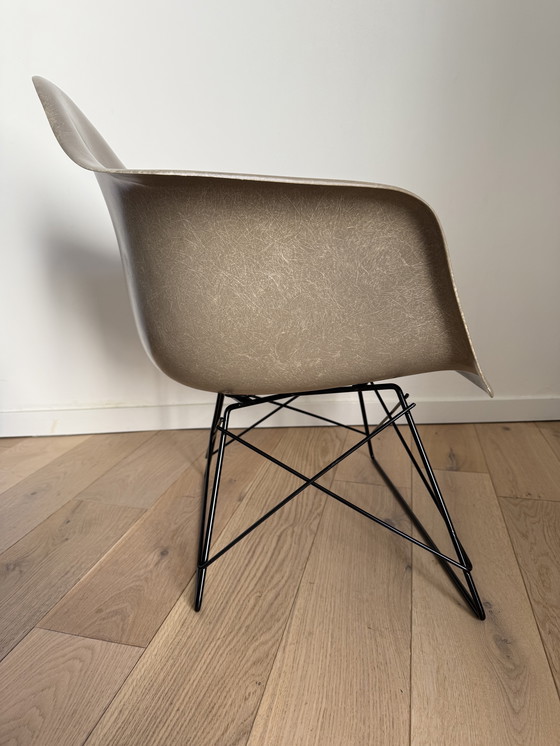 Image 1 of CUNA PARA GATOS CHARLES Y RAY EAMES HERMAN MILLER NO VITRA KNOLL