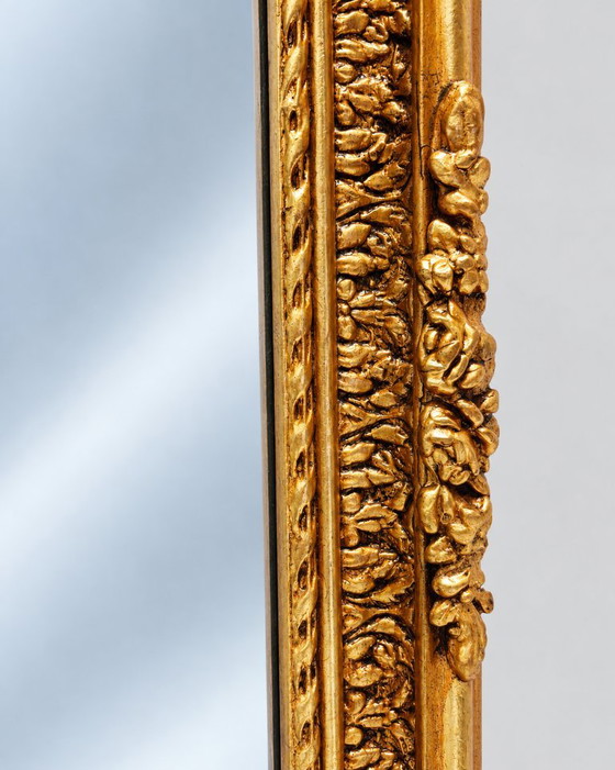 Großer goldener Barockspiegel mit Zierkuppel – Green Square, Wood (photo 2 of 11)