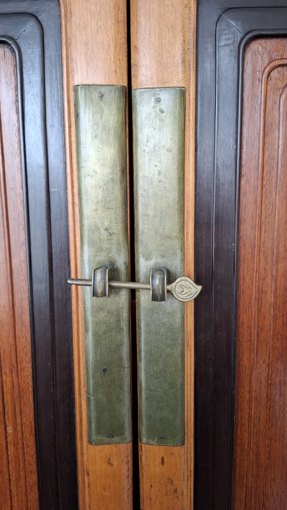 Armario chino antiguo - Madera maciza con herrajes de latón – Wood, Brass (photo 3 of 5)