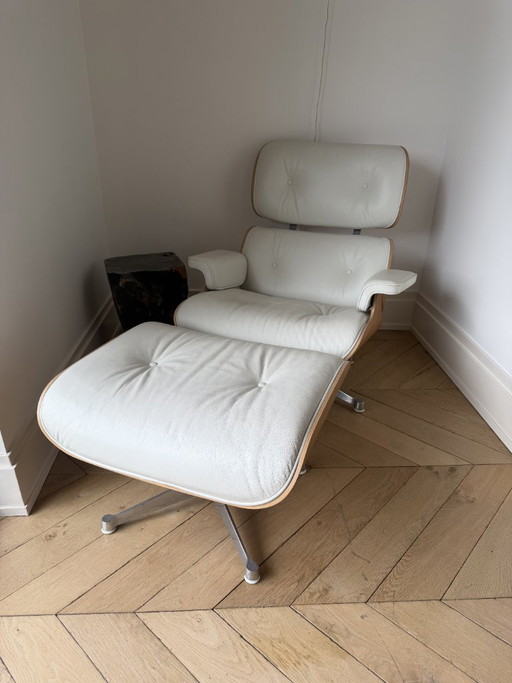 Lounge Chair und Ottoman, weißes Leder und Holz