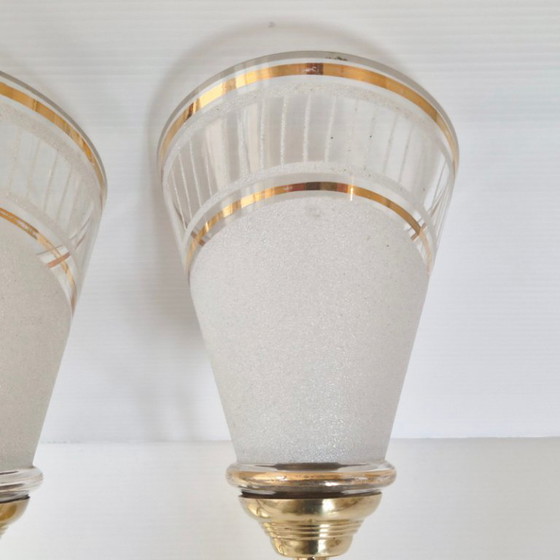 Image 1 of Een paar vintage wandlampen uit de jaren 50, gemaakt van glas en verguld messing.