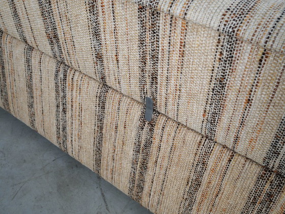 Image 1 of Driezitsbank, Italiaans design, jaren 60, gefabriceerd door Saporiti