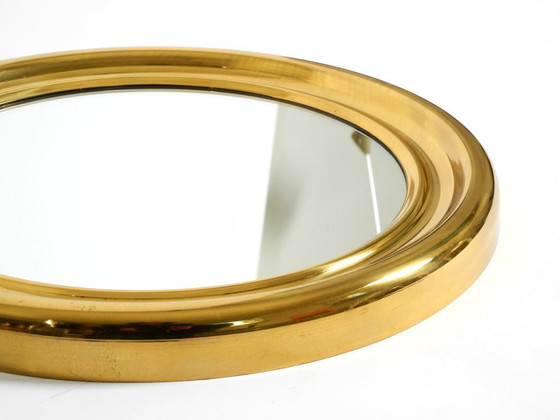 Image 1 of Bellissimo e pesante specchio rotondo in ottone italiano degli anni '60.