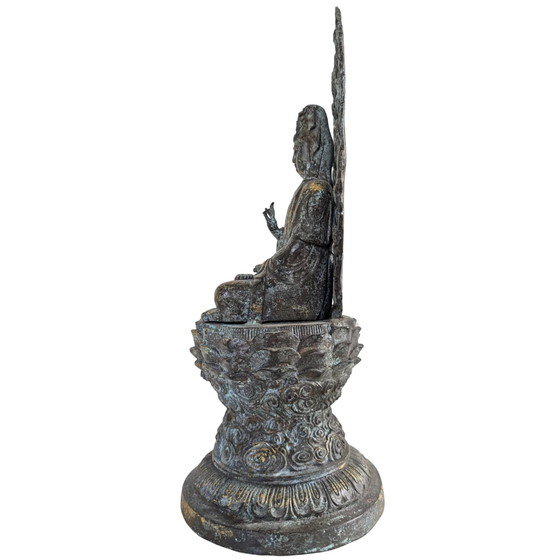 La Patrona della Compassione – Guanyin Cinese Monumentale su Base di Loto – 36.5 cm – 3.5 kg – Sculture (photo 7 of 8)