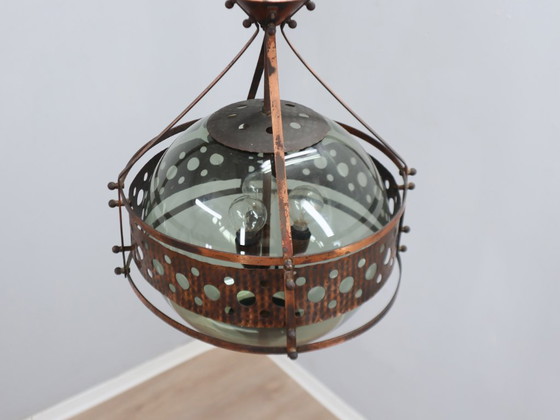 Image 1 of Paar 1970 Brutalistische koperen en geblazen glazen groene fles hanglampen